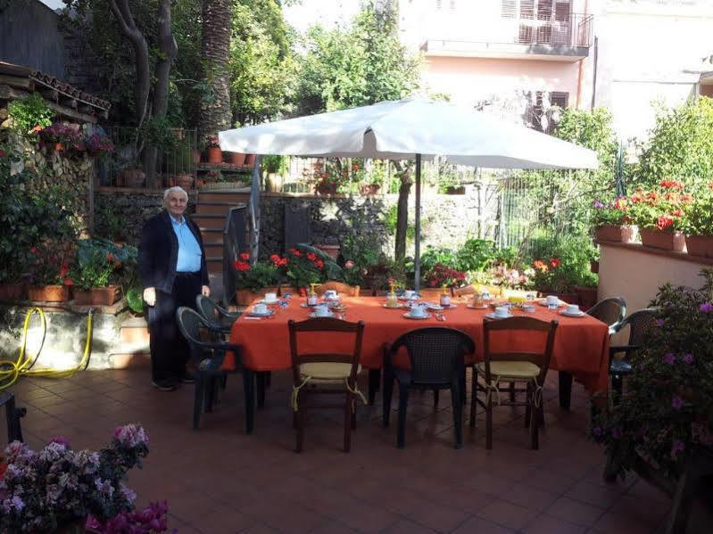 Villa Rosa Etna Apartments Zafferana Etnea Exteriér fotografie